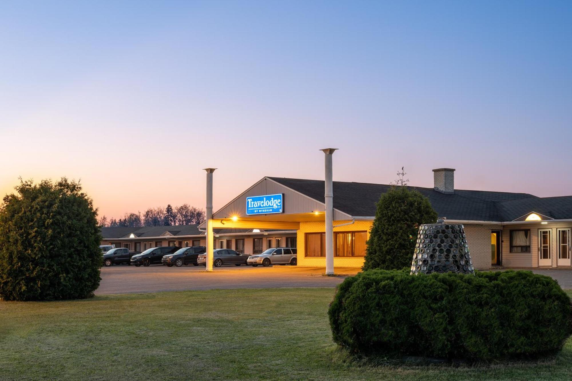 Travelodge By Wyndham Grand Falls Exterior photo